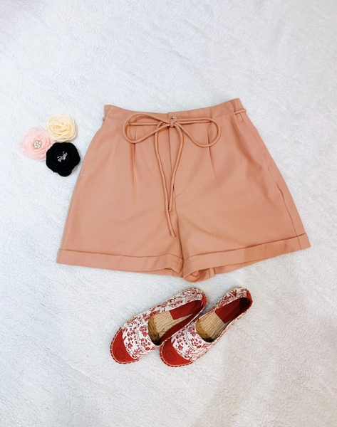 Quần sọt lưng liền đóng lỗ