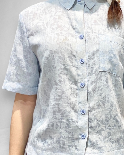 Áo sơ mi tay ngắn, lai bầu nẹp - xanh hoa ép