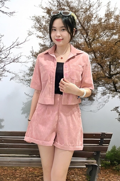 Áo sơ mi tay ngắn, dấu nút, túi trước lộn