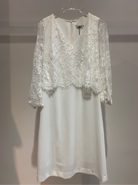 Đầm cổ tim ren choàng vai tay ngắn