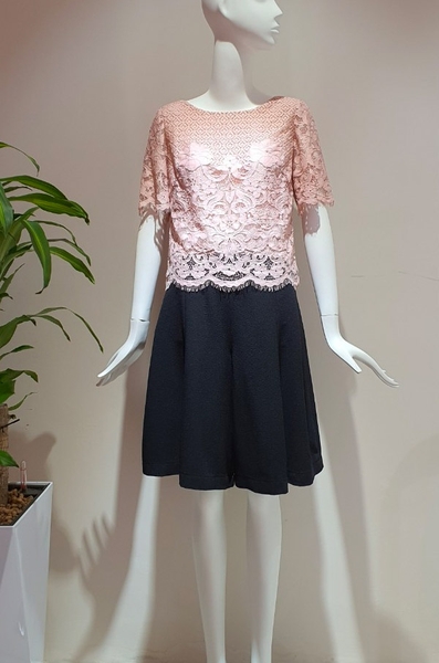 Áo croptop cổ thuyền tay lỡ lai ren