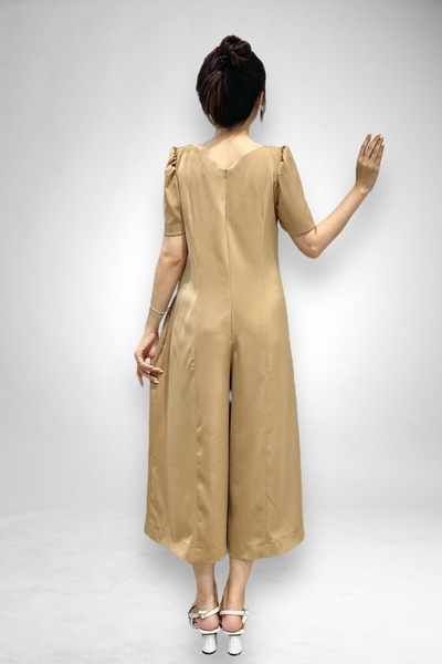 Jumpsuit cổ V 6 mảnh tay ngắn - ghi lụa