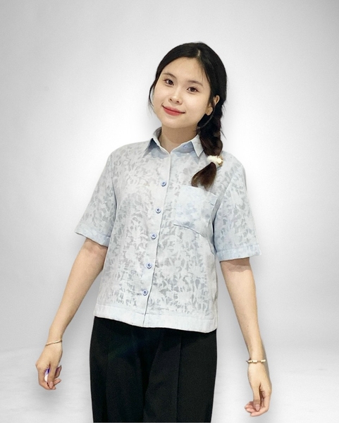 Áo sơ mi tay ngắn, lai bầu nẹp - xanh hoa ép