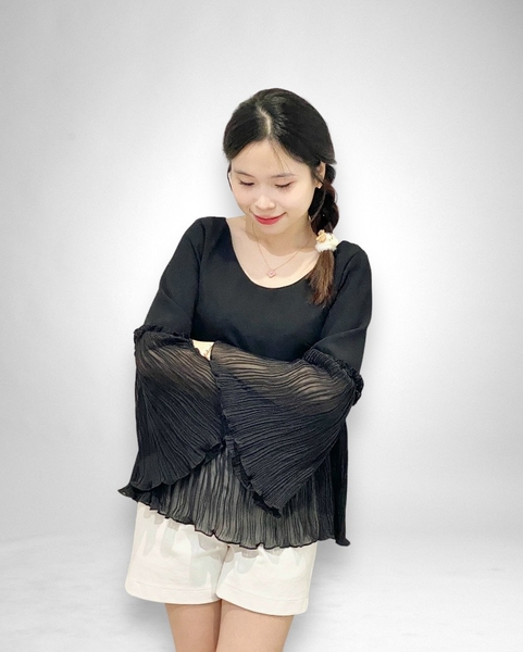 Áo cổ thuyền sâu rã chân ngực