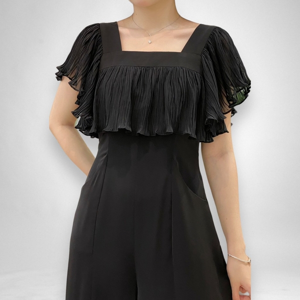 Jumsuit dài cổ vuông bèo dập, 2 túi trước - đen