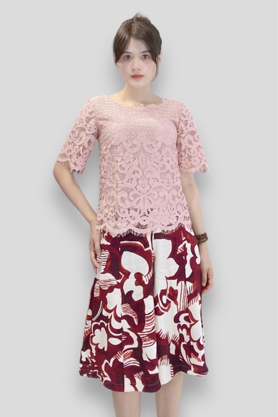 Áo croptop cổ thuyền tay lỡ lai ren