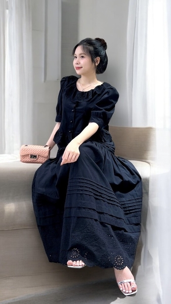 Bộ áo cổ sen nút hoa hồng + váy dún lưng thun - đen