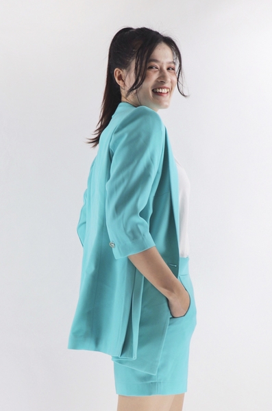 Vest bâu sam xếp tà tay lỡ