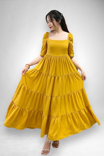 Đầm maxi cổ vuông tay ngắn 4 tầng bèo - vàng