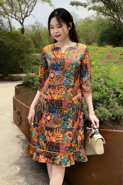 Đầm suông cổ tròn xẻ V tay lỡ, 2 túi viền
