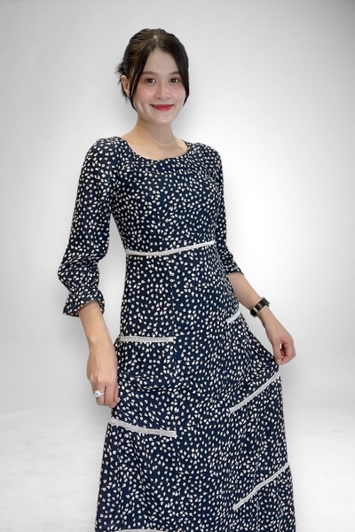 Đầm maxi tay dài, tầng cổ tim rã eo ghép ren