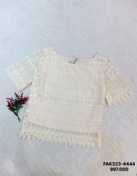 Áo croptop cổ thuyền tay lỡ lai ren
