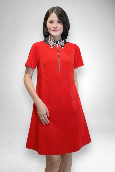 Đầm đỏ cổ sơ mi bâu bướm dk trước