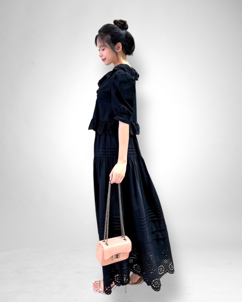 Bộ áo cổ sen nút hoa hồng + váy dún lưng thun - đen