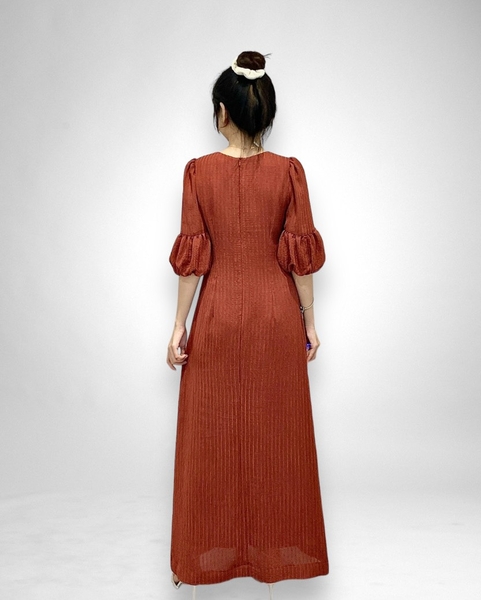 Đầm maxi cổ tròn, trước chạy cỏ, tay lỡ