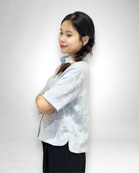 Áo sơ mi tay ngắn, lai bầu nẹp - xanh hoa ép