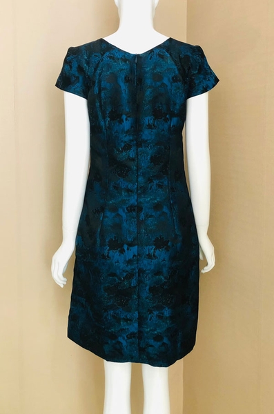 Đầm suôn cổ tròn tay ráp ngắn xếp