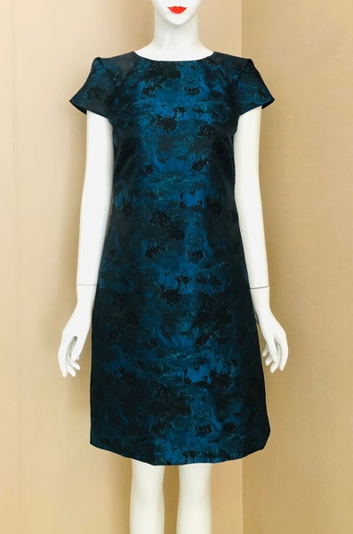 Đầm suôn cổ tròn tay ráp ngắn xếp