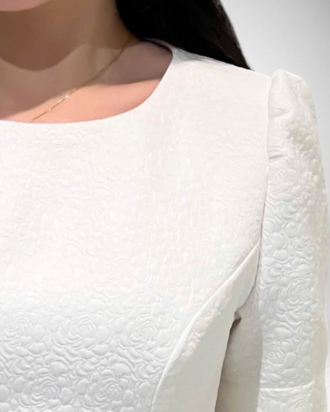 Đầm cổ thuyền tay ngắn dún, tùng xoè, dk sắt - trắng