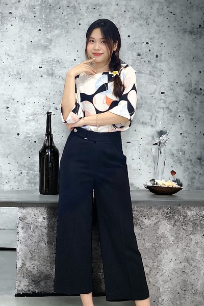 Quần suôn ủi li lưng 4f khoen nút