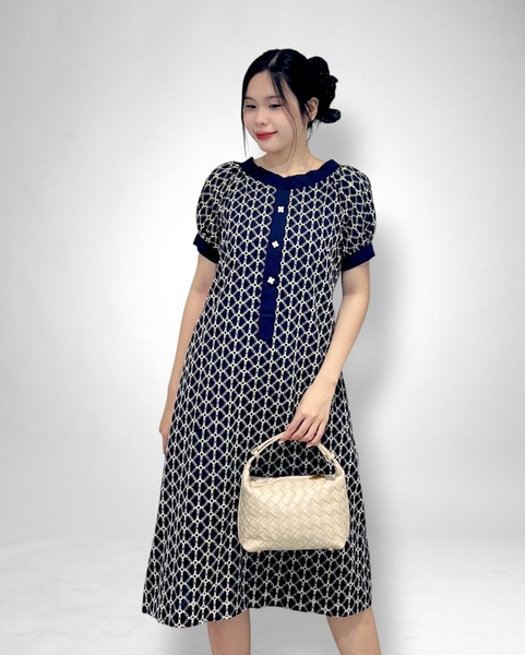 Đầm suông qua gối cổ thuyền nẹp cơi, cà vạt nút hoa tay raplan, túi - 2l