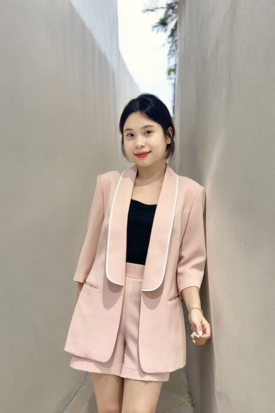 Vest dài cổ sam viền trắng, tay lỡ