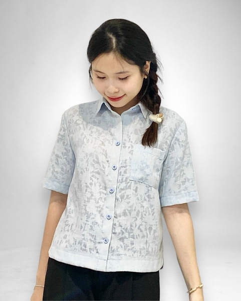 Áo sơ mi tay ngắn, lai bầu nẹp - xanh hoa ép
