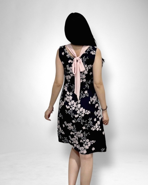 Đầm cổ thuyền sau tim viền dây nơ sau