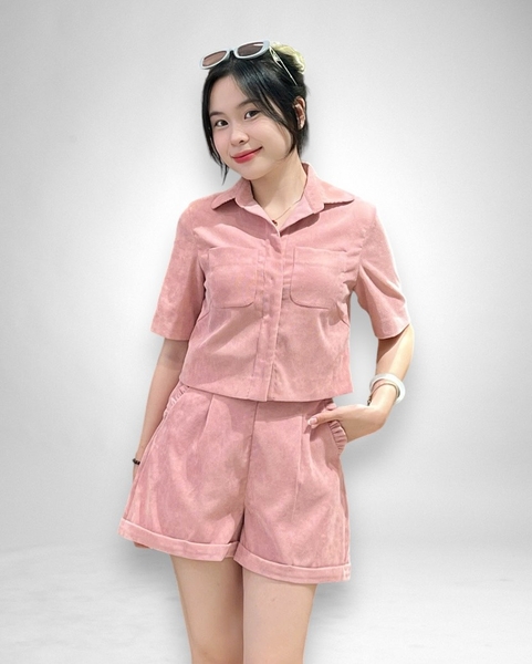 Áo sơ mi tay ngắn, dấu nút, túi trước lộn