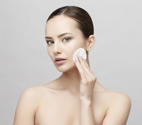 Đối mặt với mụn để giải quyết tận gốc