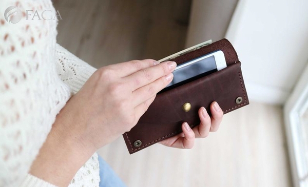 ví có khóa bấm tiện lợi