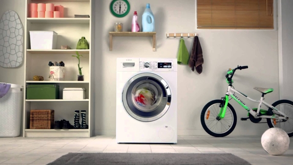 Máy giặt cửa trước được thiết kế với lồng nằm ngang bộ phận cửa máy phía trước