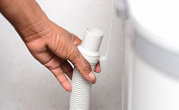  Ống xả nước bị tắc