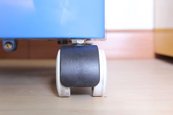 Bánh xe chắc chắn thuận tiện cho việc di chuyển