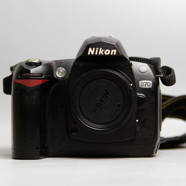 nikon-d70-hkg