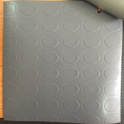 tham-trai-san-nhua-pvc-tapi