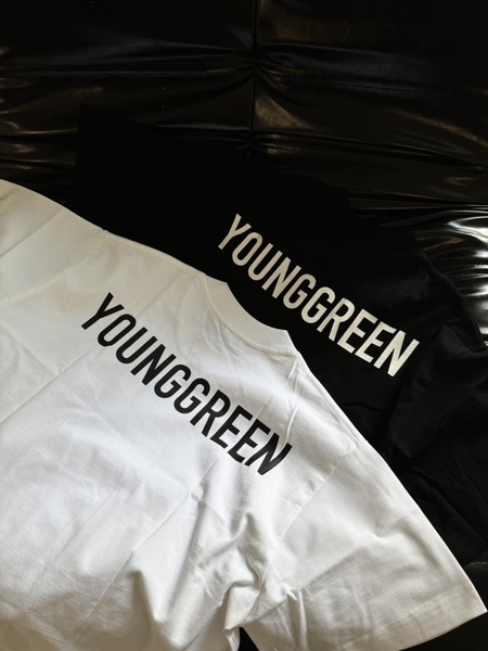 WHITE YOUNG GREEN T-SHIRT - góc nhìn khác