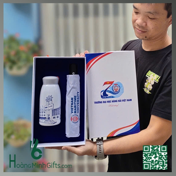 bo-qua-tang-2-san-pham-dai-hoc-hang-hai