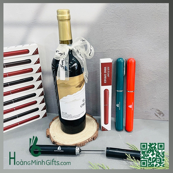 dung-cu-mo-ruou-vang-bang-ap-suat-khi-khach-hang-boston