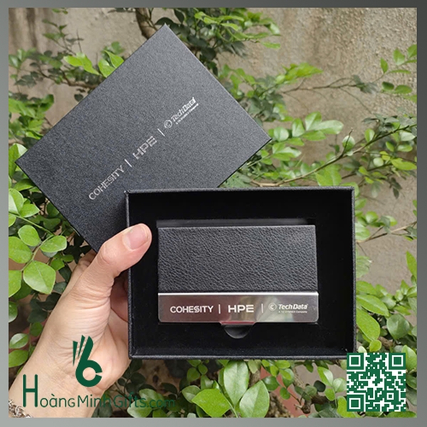 hop-dung-namecard-kim-loai-phoi-da-khach-hang-hpe