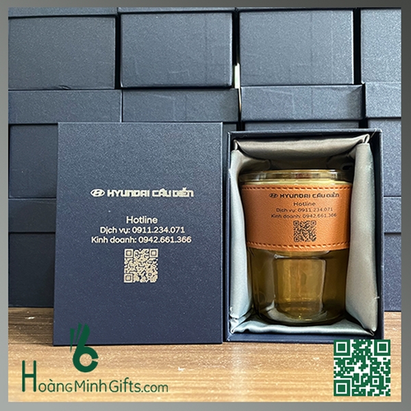 coc-thuy-tinh-co-ong-hut-khach-hang-hyundai