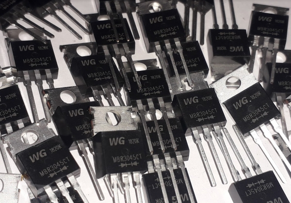 Đi ốt Diode 3 chân MBR3045 - DIO3045 (RK-79)