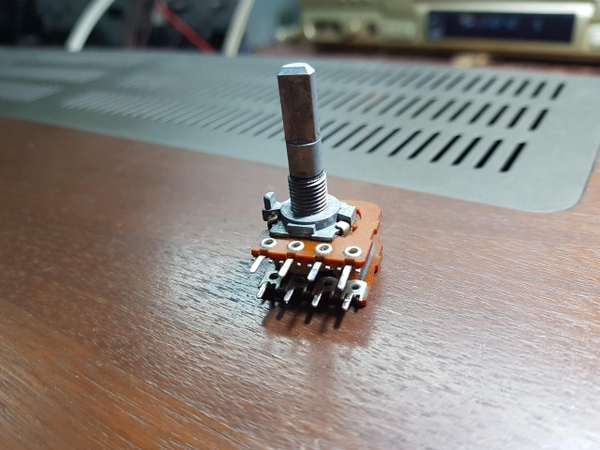 Triết áp 100k 30mm