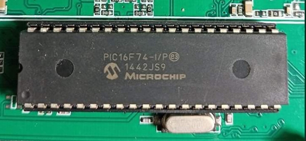 IC PIC16F74-I/P DIP40 HK-615-3