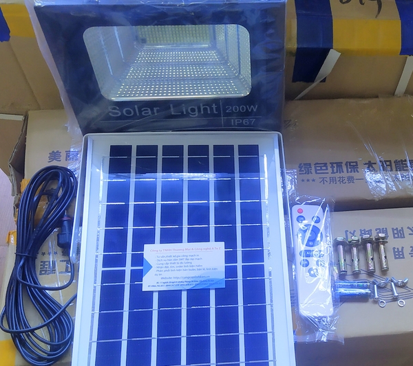 Đèn năng lượng mặt trời Solar Light IP67 200W tấm pin 23.5 x 35cm G7-T4