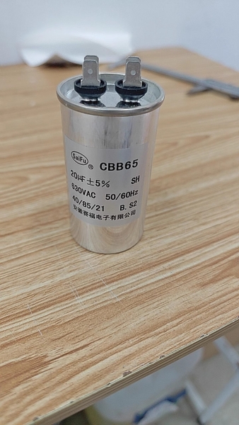 Tụ điều hòa không khí, tụ động cơ CBB65 20UF 630VAC Size 50x85mm (new)