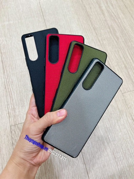 op-lung-vai-vien-nhua-deo-sony-xperia-5-iv
