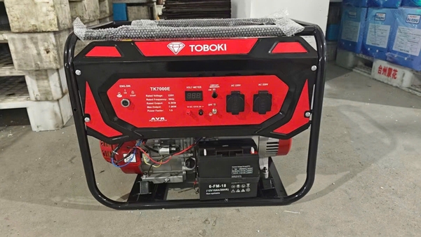 may-phat-dien-toboki-tk7000e-co-de-co-banh-xe