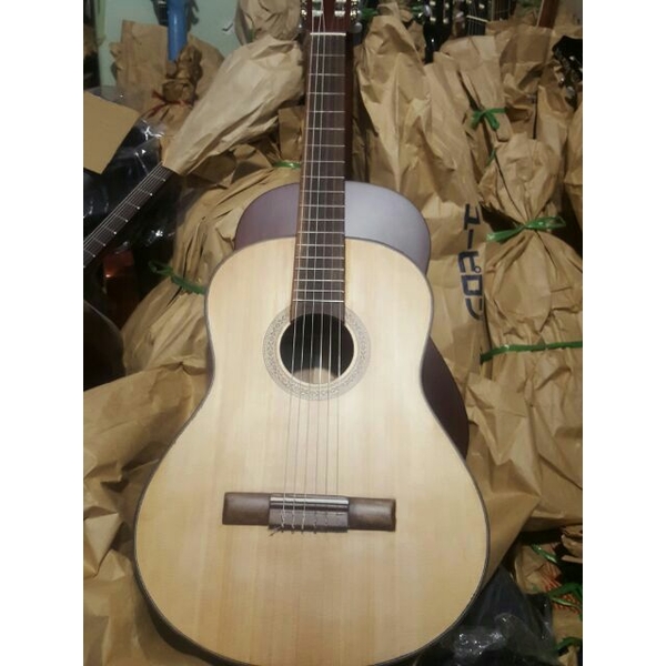 Guitar Hồng Đào C