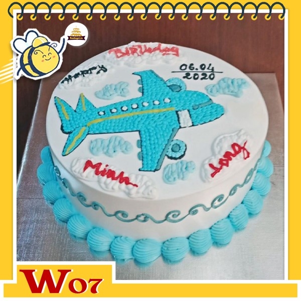 Đối với những đam mê máy bay và không gian, chiếc bánh kem máy bay được trang trí với chiếc máy bay W07 trên nền mây xanh sẽ làm hài lòng tất cả các fan của chủ đề này. Hãy xem bức ảnh để thưởng thức chiếc bánh độc đáo, chắc chắn bạn sẽ thấy rất ấn tượng với sự sáng tạo của nhà bếp!